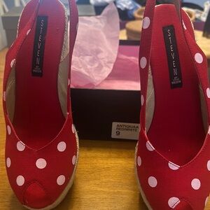 Steven Madden  Red and White Polka Dot Espadrilles NWB Size 9M